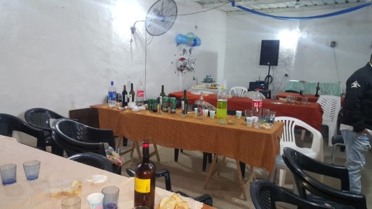 FOTOS: así fue el desalojo de la fiesta en cuarentena de barrio Ferrer