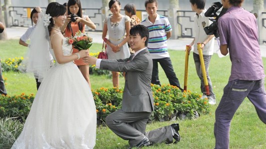 Economista chino plantea que mujeres tengan dos esposos ante el desequilibrio de población