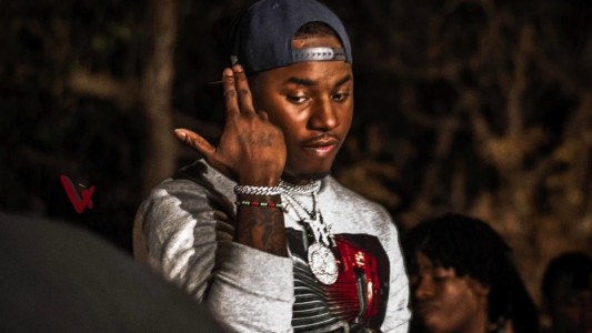 Acribillaron al rapero Lil Marlo mientras manejaba