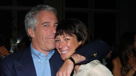 La exnovia de Jeffrey Epstein se declara no culpable de tráfico sexual de menores