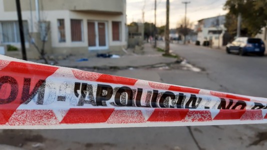 Un policía fue asaltado en su casa y mató a un delincuente: buscan al menos un cómplice