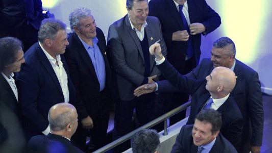 Infantino y Domínguez saludaron a Nery Pumpido tras su operación del corazón