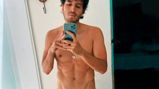 Sebastián Yatra al desnudo hizo arder las redes