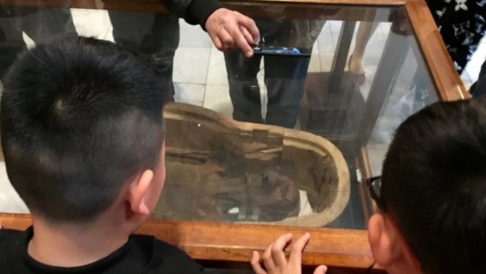 Revelan el enigma milenario de una momia: la causa de muerte de "la mujer que grita"