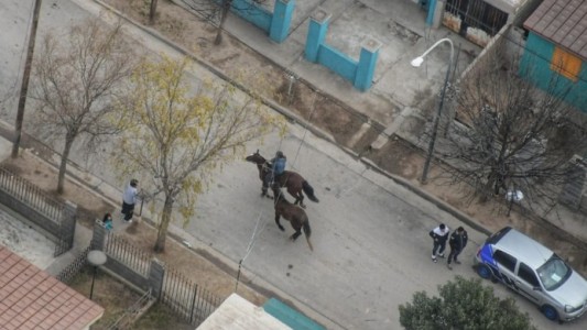 VIDEO: la cuadrera terminó al galope largo, así escaparon al llegar la policía