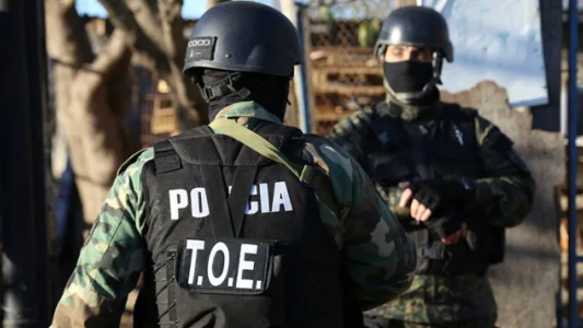 Detienen a alto ex jefe policial con dinero de un casino clandestino en Santa Fe