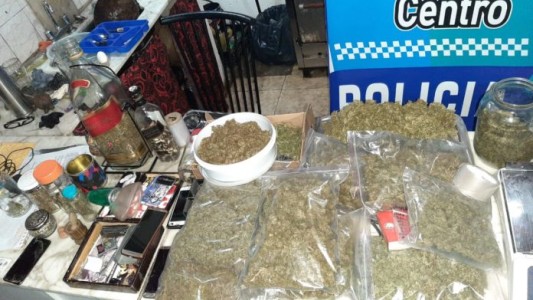 Cayeron por boqueteros, allanaron su casa y ahora los acusan también por vender droga