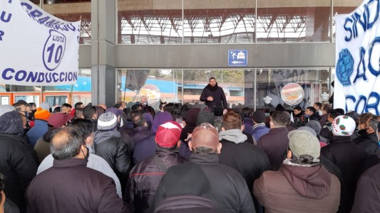 El "otro" transporte no tiene solución, interurbanos llevan 102 días de paro