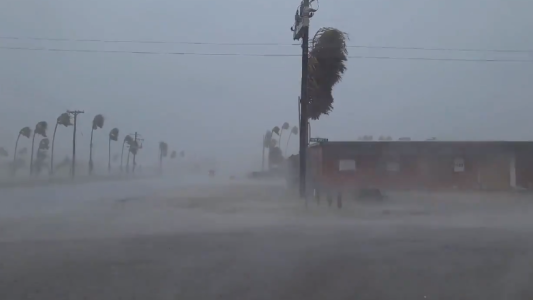 El huracán Hanna azota a Texas mientras el estado lucha contra el coronavirus