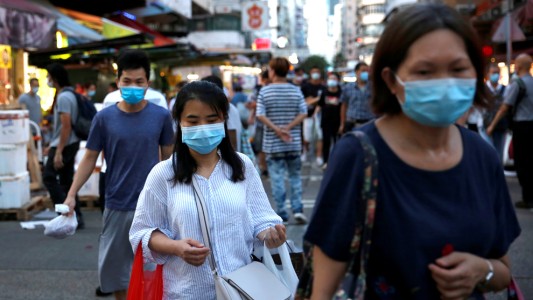 Hong Kong registra más de 100 casos de coronavirus por quinto día consecutivo