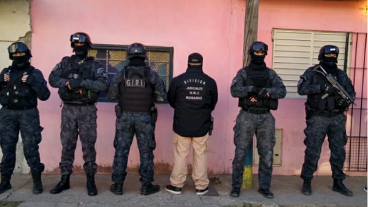 Cuatro detenidos, entre ellos tres policías, por asaltar una carnicería