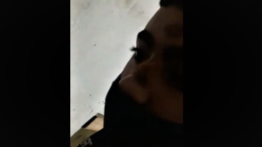 Piden detener a policías acusados de filmarse con una picana junto a un joven detenido