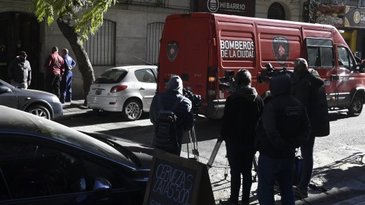 Horror en Recoleta: hallaron a un hombre asesinado en las escaleras de un edificio