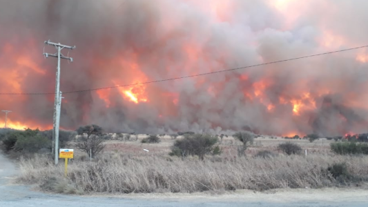Fuego en Córdoba: combaten incendios en distintos sectores de la provincia