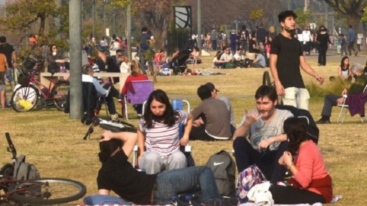 Desde este lunes se restringirán las reuniones sociales en todo el país