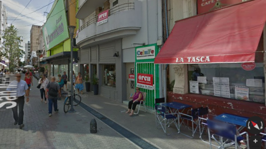 Descubren fiesta clandestina con casi 300 personas en la peatonal santafesina