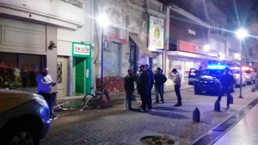 VIDEO: así escapan los jóvenes descubiertos en una fiesta con 300 personas en Santa Fe