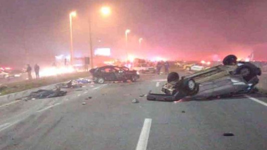 Choque en cadena de 22 vehículos: 8 muertos en Brasil