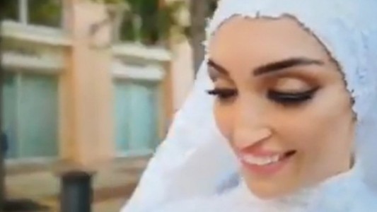 Video: La novia que posaba para las fotos cuando la sorprendió las explosiones de Beirut
