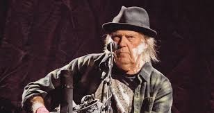 Neil Young querella a Donald Trump por usar sus canciones en un mitin