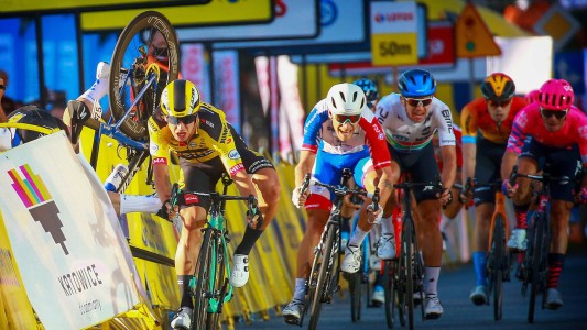 Estremecedora caída en Vuelta a Polonia, Fabio Jakobsen en coma inducido