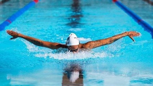 Aseguran que es “nulo” el riesgo de contraer Covid-19 en piletas: el cloro elimina el virus