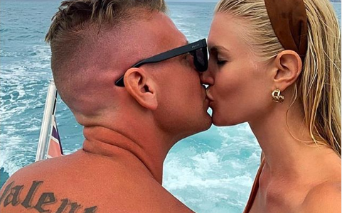 Cafecito y topless: la impactante foto de la novia de Maxi López