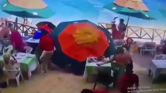 Fatal accidente de jet ski descontrolado que se incrustó en un restaurant