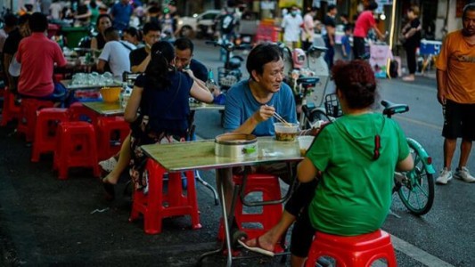 A seis meses de la cuarentena, en Wuhan dejaron de usar barbijos
