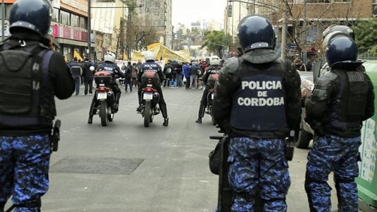 Los escudos no pararon el coronavirus en la Guardia Infantería: hay 22 policías con Covid-19