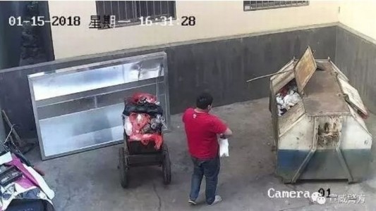 Abandonaron a su beba recién nacida en la basura porque querían tener un varón