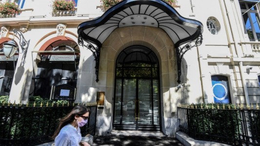 París es considerada zona de riesgo de circulación del coronavirus: el Gobierno prohibió las reuniones de más de 10 personas