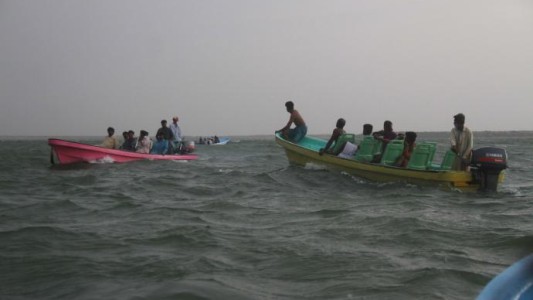Al menos diez muertos al hundirse un barco en un lago de Pakistán