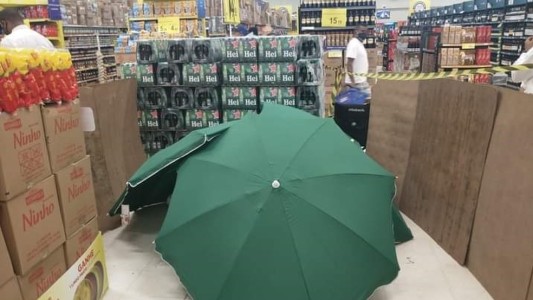 Un trabajador muere entre las góndolas y el supermercado sigue funcionando en Brasil