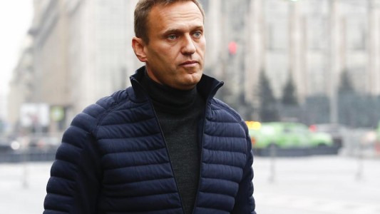 El líder opositor ruso Alexei Navalny está en coma tras presunto envenenamiento