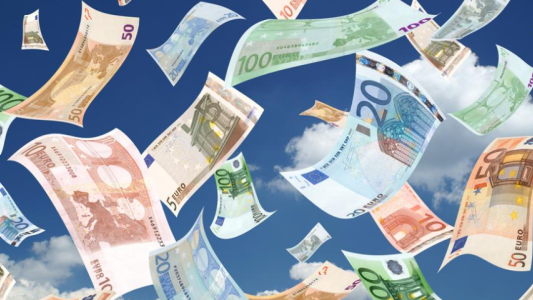 VIDEO: "Llovieron" 70 mil euros luego de un robo en Barcelona