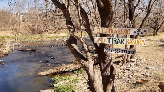Villa Warcalde: Vecinos limpiaron un basural y lo convirtieron en un paseo