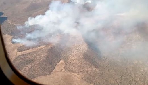 Lucha contra el fuego: bomberos combaten incendios en Copacabana