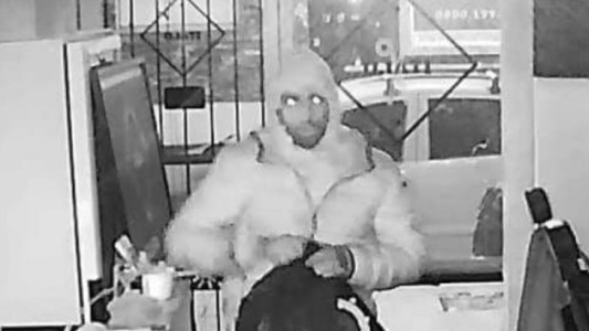 Video: entró a robar a una peluquería y quedó escrachado por la cámara de seguridad