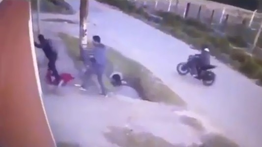 Motochorros golpearon a un hombre frente a su hija de 10 años