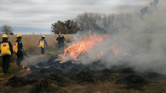 "Hay agotamiento físico de los bomberos" que combaten los incendios desde hace 50 días