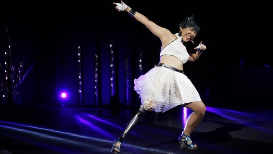 Mujeres amputadas desfilaron a beneficio del personal médico en Japón