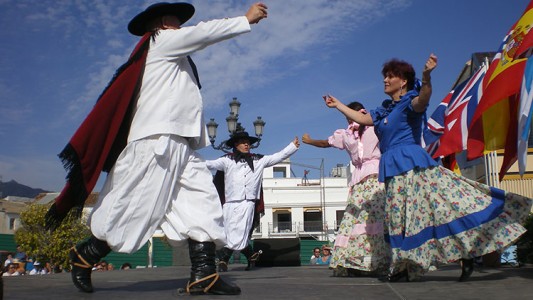 Desde hace más de cuatro décadas un programa radial busca inculcar la importancia del folclore como ciencia