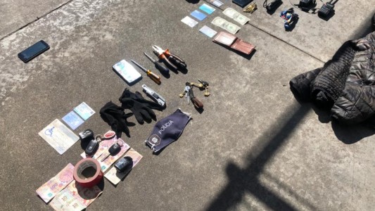 Buenos Aires: con inhibidores de alarmas robaba las llaves de viviendas en una playa de estacionamiento