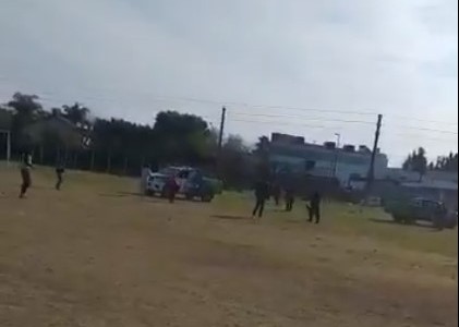 Batalla campal entre la policía y personas que jugaban un "picadito" en San Isidro