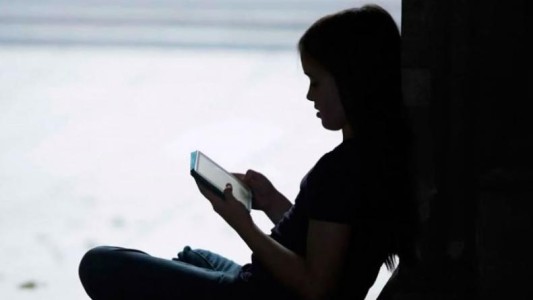 Usó el Tik Tok de su hijo de 13 años para acosar a una menor