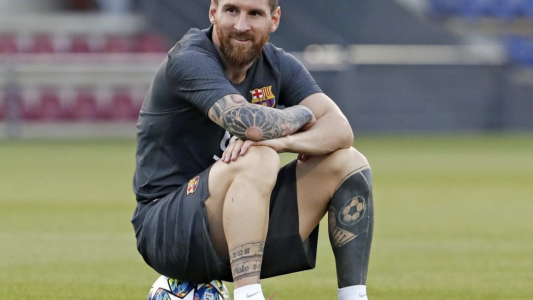 El Barcelona vuelve a entrenar sin Messi y a la espera de la llegada de su padre para una reunión