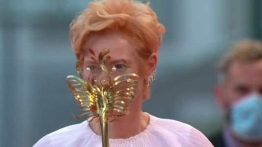 El festival de cine de Venecia cambia máscaras por barbijos