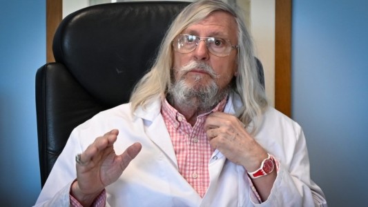Francia: denuncian al famoso médico que promovió la hidroxicloroquina para tratar el coronavirus