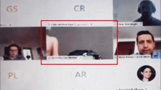 Colombia: una legisladora se fue a duchar y salió desnuda en una sesión virtual